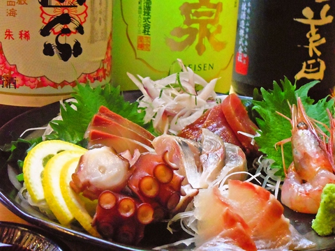 毎日仕入れる新鮮な魚やおでんが自慢。日本酒も豊富に取り揃える和風居酒屋。