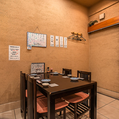 ご家族での特別なお食事にぴったり◎温もり溢れるテーブル席。大切なひととき、楽しい会話を囲みながら、美味しい日本料理をお楽しみください。心に残る思い出作りを。