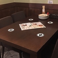 半個室のテーブル席4名様席×2卓で最大8名様でのご利用可能！