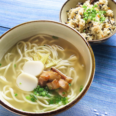 種類豊富な沖縄そば◎太麺と細麺の違いを食べ比べよう！