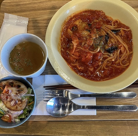 【平日限定！】月替わりパスタランチが新登場！サーモンときのこのクリームパスタの写真