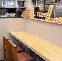 カウンター席はデートはもちろん、お一人様でのご利用も大歓迎です！ランチ、ディナー共に少人数でご利用できるお席です。