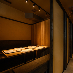 ゆったりとお寛ぎいただける空間は、富山駅での様々なシチュエーションにご対応可能なこだわりの空間です！同窓会、歓送迎会など、各種宴会にぜひご利用ください！誕生日・記念日におすすめのサプライズ特典もご用意しております。