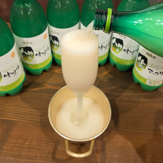 零れる生マッコリ