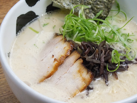 本場九州の濃厚なとんこつラーメンが味わえるお店です♪♪