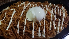 焼きそば温玉付