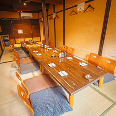 店舗貸切にも対応可能で、歓送迎会や打ち上げなどに最適。人数やご予算に合わせて柔軟にご相談いただけます。周囲を気にせず盛り上がれるプライベート空間です。