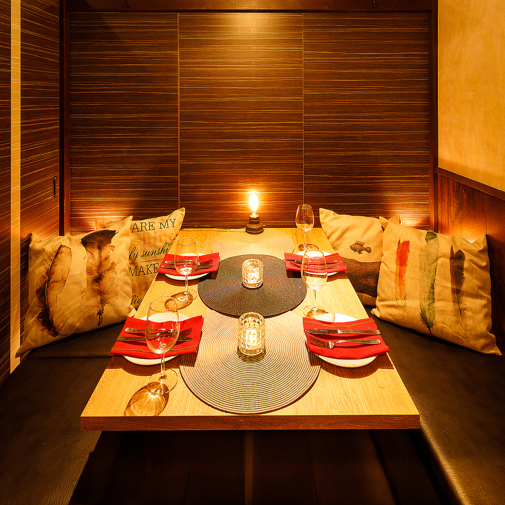 デートや女子会や合コンにオススメのプライベート個室空間で自慢の大山鶏をご堪能ください！