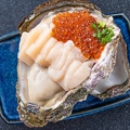料理メニュー写真 映え贅沢海鮮のせ生牡蠣