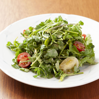 いつ来ても飽きない多彩な和洋折衷料理をシェアして堪能