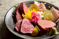 お肉内蔵刺し三種盛り