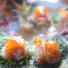 鶏の海苔巻きユッケ　濃縮たまごと