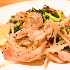 豚トロにんにくバター醤油炒め