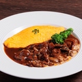 料理メニュー写真&nbsp;国産牛バラ肉のハッシュドビーフ　オムレツ添え