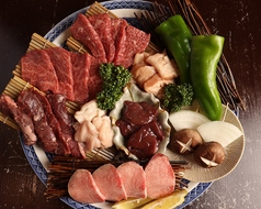 炭火焼肉ホルモントリオ だんごのコース写真