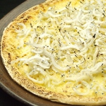 【じまん屋の〆です】カルシウムたっぷりのしらすピザは只今人気ＮＯ，１の手造りピザです♪