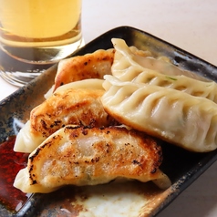 3種の自家製イレブン餃子「プレーン餃子」「まるごと大葉餃子」「桜姫鶏餃子」の写真