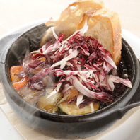 冷前菜や温前菜など豊富にご用意してます。