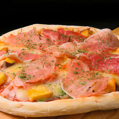阿波野菜と生ハムの気まぐれMIXピッツァ