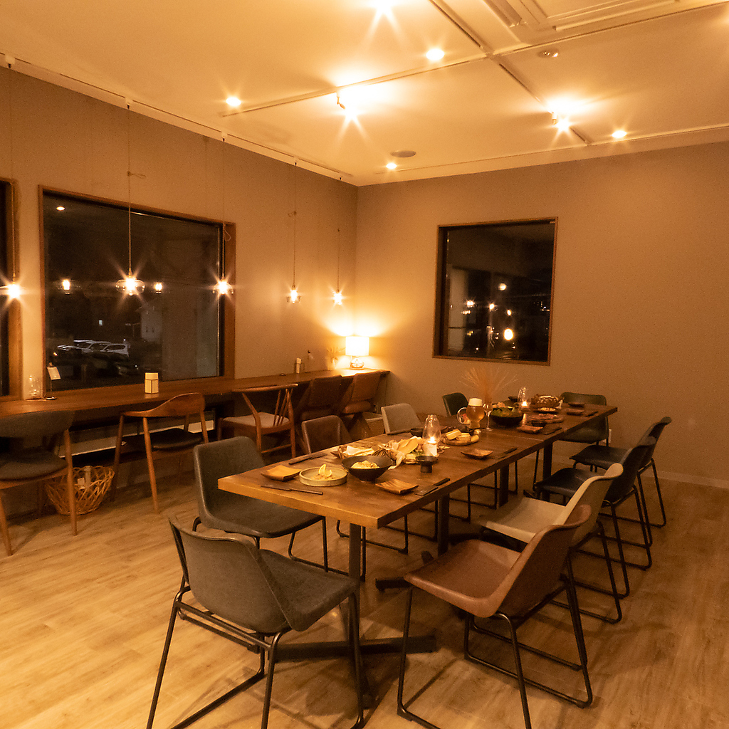 オシャレな内装はデートにも最適ですよ♪こだわりのある空間で食事やお酒を存分にお楽しみください◎