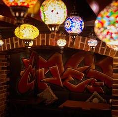 30～50名様まで着席or立食で貸切可。テーブルは、人数によって繋げ方も変えられます。幹事様におすすめ♪　※最低保証料金を設けさせていただく場合がございます。詳細は店舗まで人数とご予算をご相談ください。