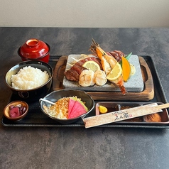 御膳セット (ご飯・味噌汁・サラダ・漬物・デザート) ※ご飯大盛無料