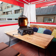 天候を気にせず楽しめる屋根付きテラスBBQ 