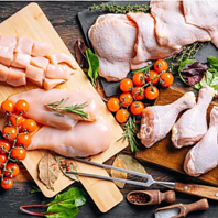 全国各地から選び抜いた鶏肉を丁寧に調理