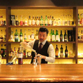 バーテンダーこだわりの名酒がずらりと並ぶ…しっぽり飲みたい大人の時間を演出するカウンター席は全9席！