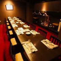 宴会に最適な広々としたテーブル椅子席