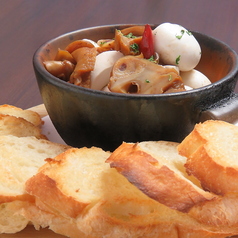 和風ガーリックOIL煮（アヒージョ）バケット添え