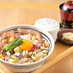 彩りの鮮やかなどんぶりをランチ限定でご提供いたします。