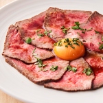 「A5ランクの黒毛和牛『究極のローストビーフ』オイスターバーですが美味しいお肉もございます◎