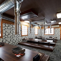 【2階】ゆったりお寛ぎいただける掘りごたつ席！最大30名様でのご宴会可能です！