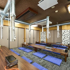 【2階】4名×6卓！最大30名様でのご宴会可能です！