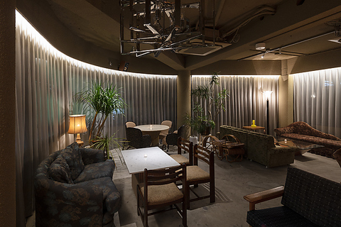 居酒屋以上クラブ未満　多彩な一品とお酒　タコス　豊富なワイン　貸切　雰囲気自慢