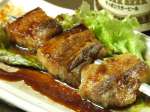 【上州産・豚串焼き】280円／たっぷりこつこつと5時間煮込んだ後に一気に焼き上げます。味の凝縮....