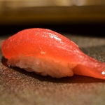 熟練の職人技で仕立てる鮮魚の握り鮨。