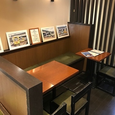 【テーブル4名席×3卓/2名席×1卓/12名席×1卓】をご用意。巣鴨地蔵通り商店街とげぬき地蔵からもアクセス抜群～店内は街中の喧騒から一転、雰囲気のあるゆったり空間ですのでお食事・ブレイクタイムオススメ！都電散策や参拝のついでに◎待ち時間や会社帰り、デートにも◎お子様連れのママ会や家族でのお食事にも◎