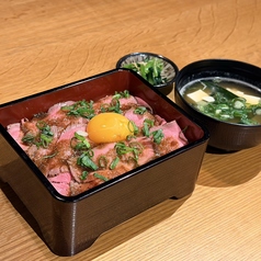 一晩ねかせた熟成「ローストビーフ丼」