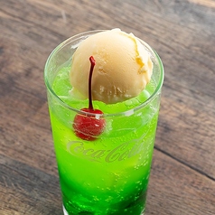 純喫茶のメロンクリームソーダ