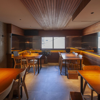 木の温もり溢れる大人の隠れ家で至福の時間をご提供♪