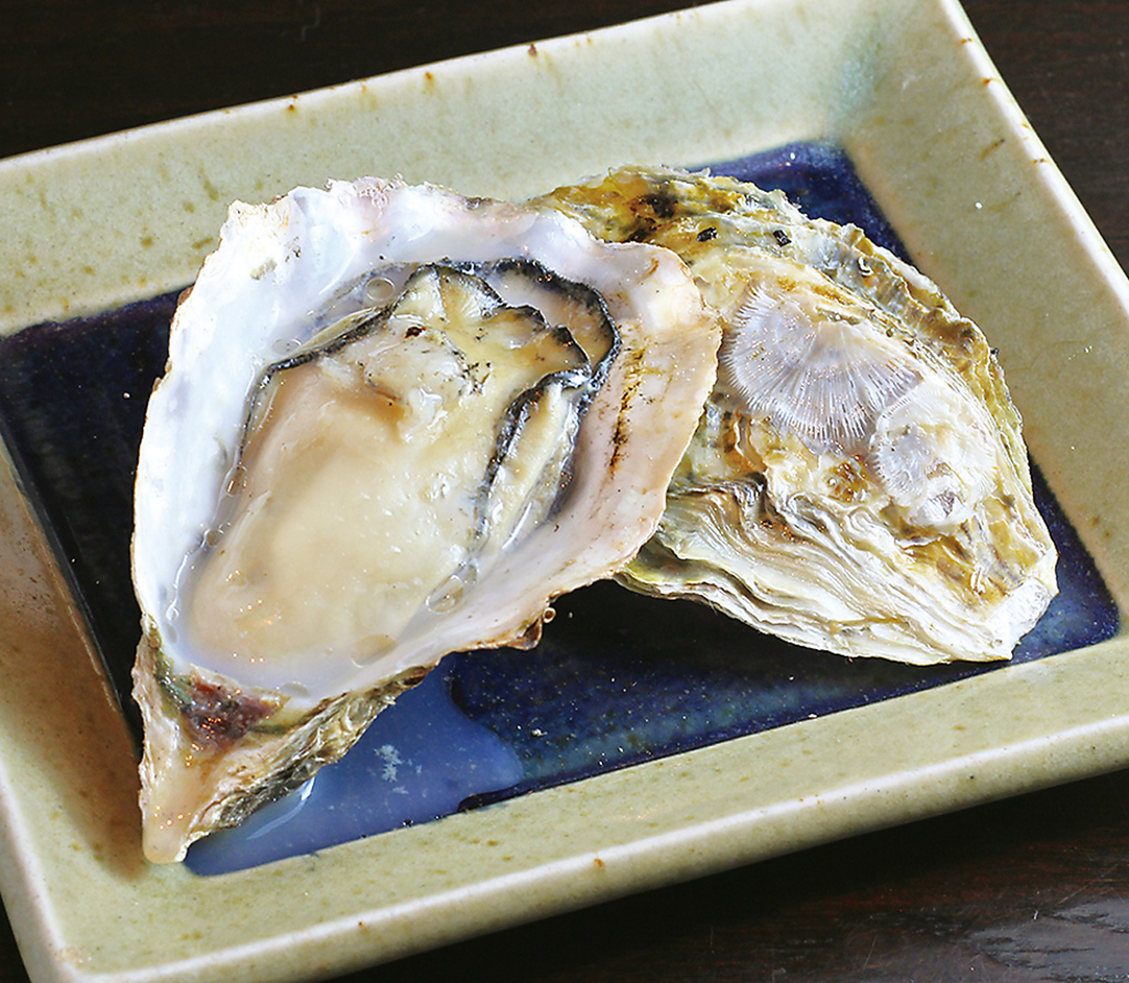 兵庫県坂越から直送した牡蠣を炭火焼きで♪プリップリの牡蠣の旨味を存分に味わえる『焼き牡蠣』☆