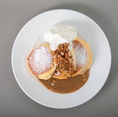 紅茶ミルクパンケーキ自家製グラノーラがけ