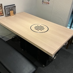 焼肉対応の無煙ロースター席(角席)