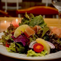 生ハムとフルーツのサラダ