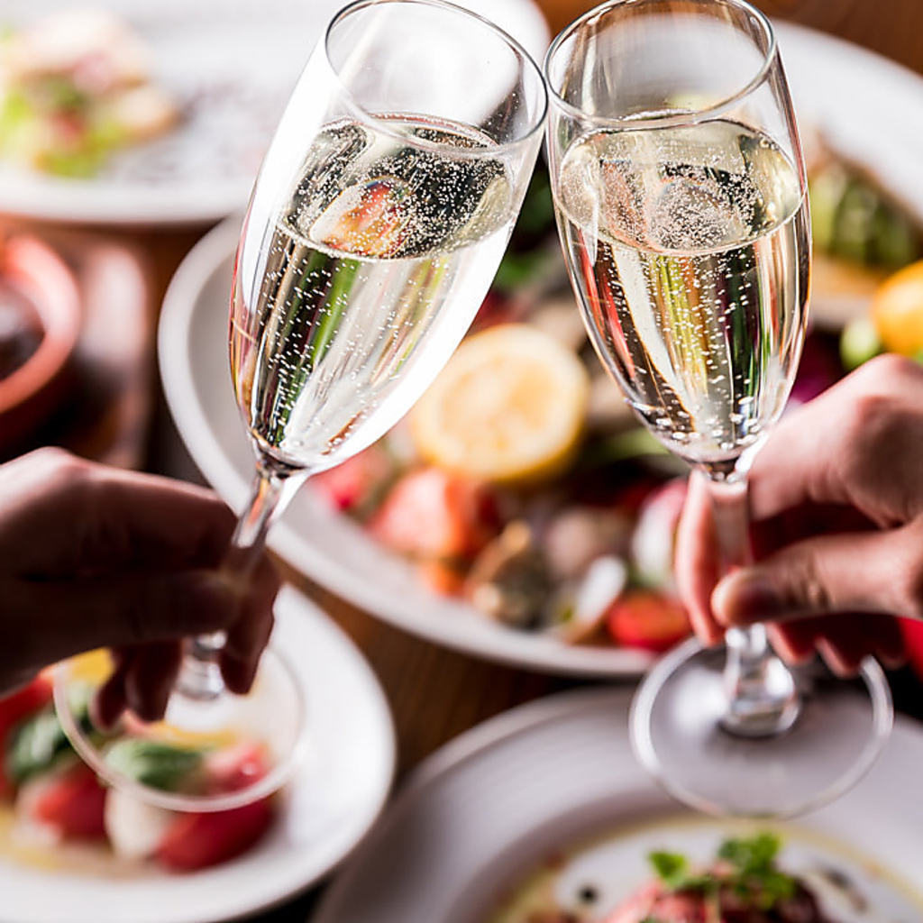 3時間飲み放題付きコースは2980円～ご用意しております◎肉料理を中心に様々な国の料理をご用意♪