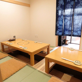 お子様連れのお客様も大歓迎です。最大10名様までご利用いただける広々としたお座敷は、ご家族やご友人とのお食事に最適。どんな人数でも、どんなシーンでも気兼ねなくお過ごしいただけます。