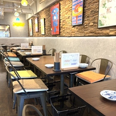 ２名でゆっくり座れるテーブル席！日常利用からデートや、女子会まで様々なシーンで利用ください☆２名から１６名までご利用可能です！