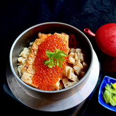 鮭はらすとイクラの釜飯